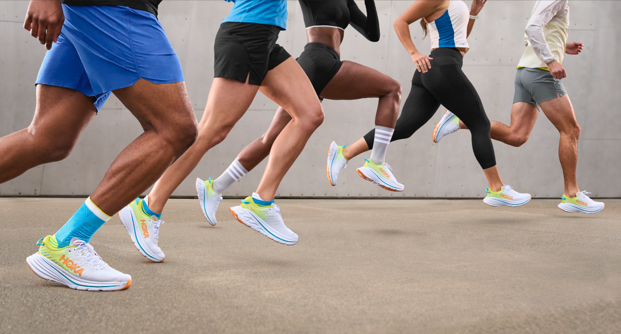 Comparamos los tres modelos de HOKA ONE ONE con carbono para correr en asfalto.