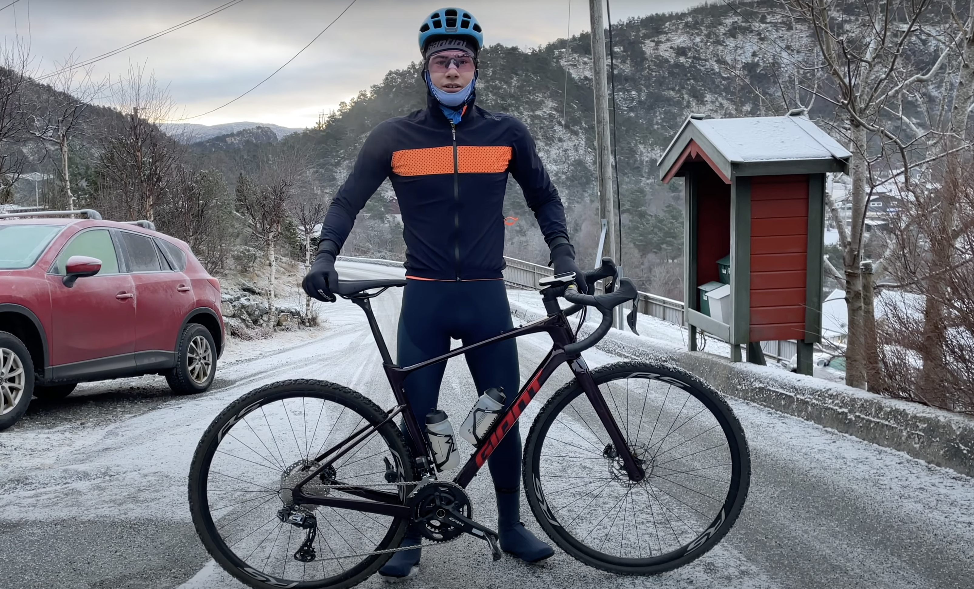 Así entrena Gustav Iden en Navidad... 4 horas con la gravel... en el crudo invierno noruego