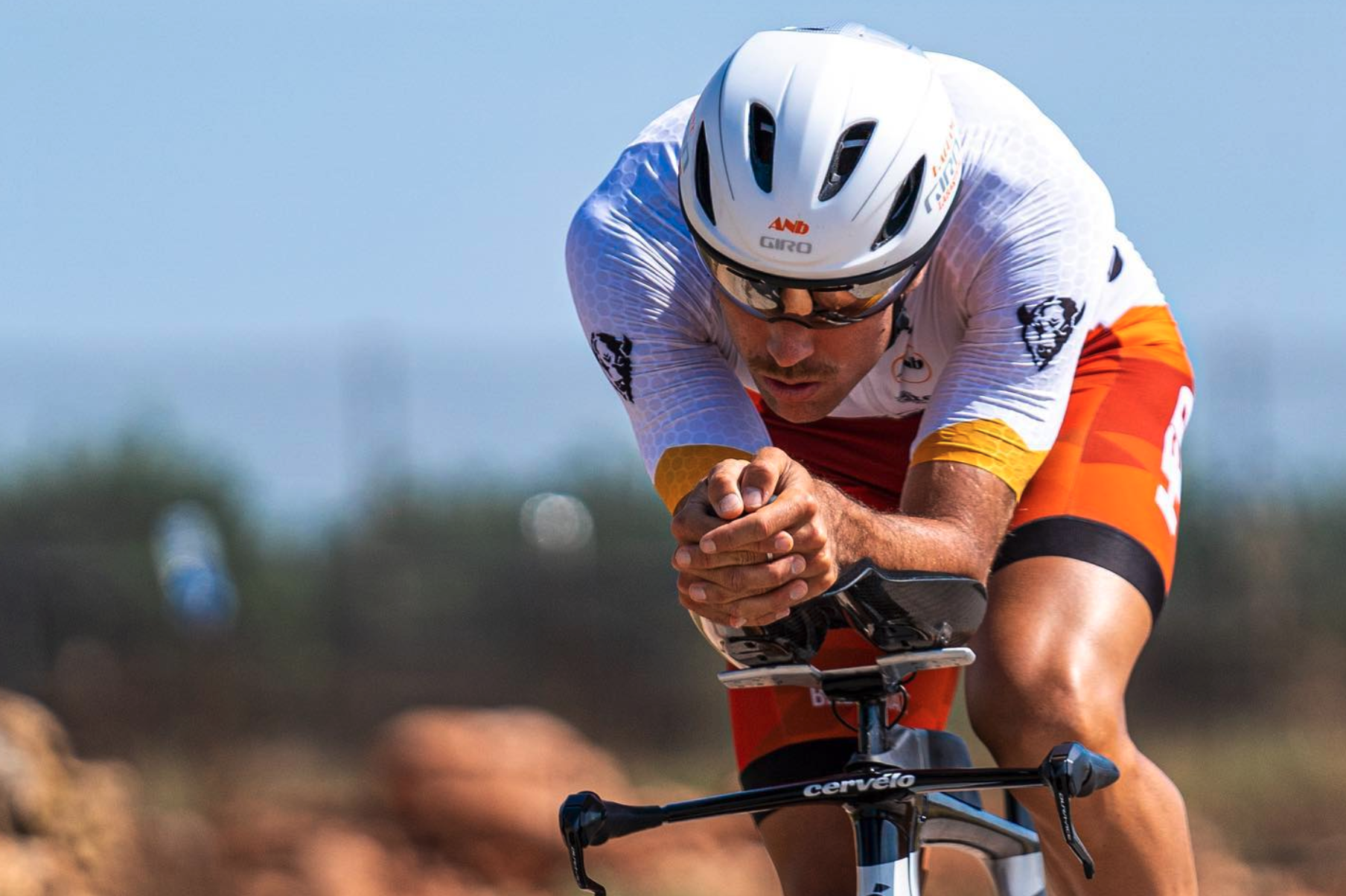 El triatleta valenciano no podrá estar el próximo 7 de mayo en la línea de salida del primer Campeonato del Mundo IRONMAN de este 2022.