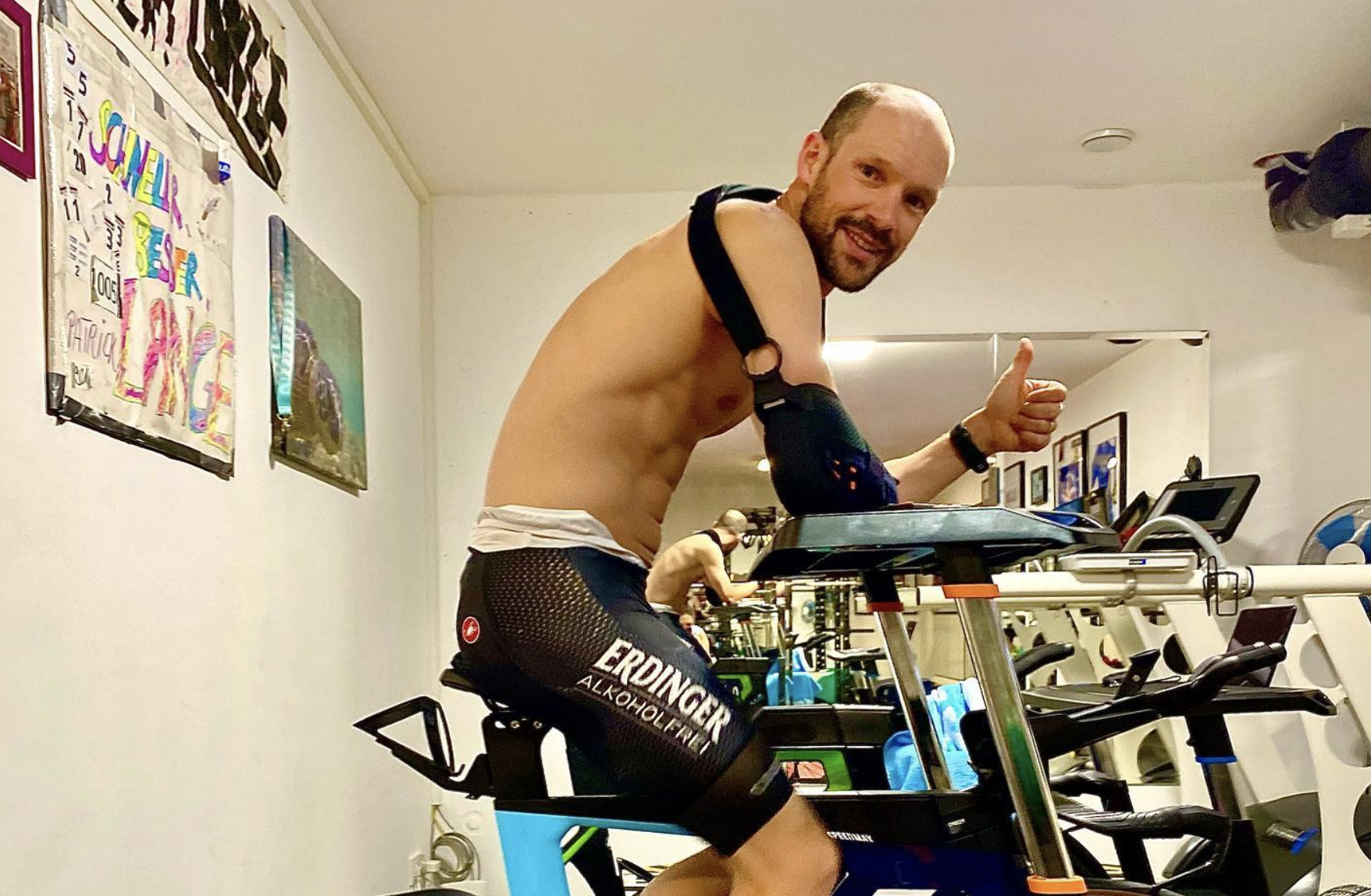 Patrick Lange ya entrena en el rodillo... a la espera de la cirugía 