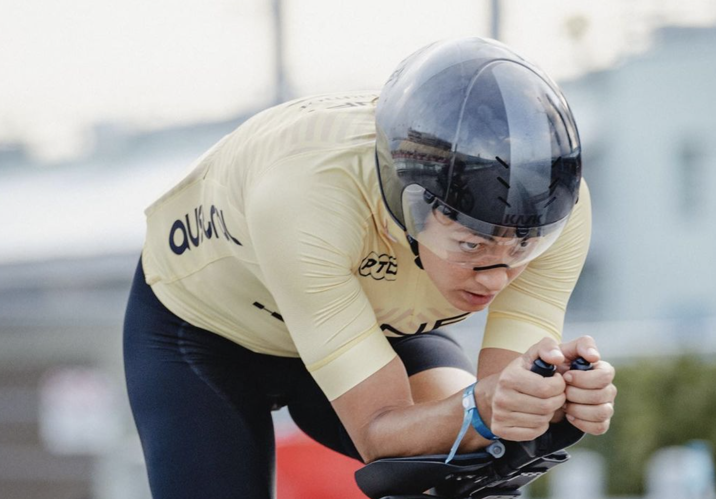 Dura caída de Sara Pérez cuando lideraba el Clash Miami