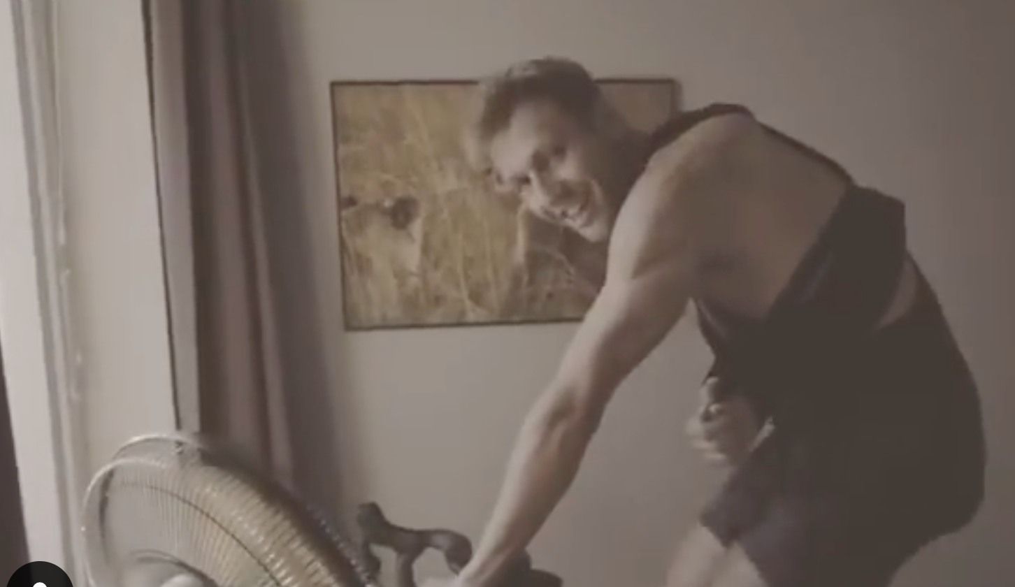 22 horas a la semana de entreno con la clavícula y la escápula rotas... y el brazo en cabestrillo