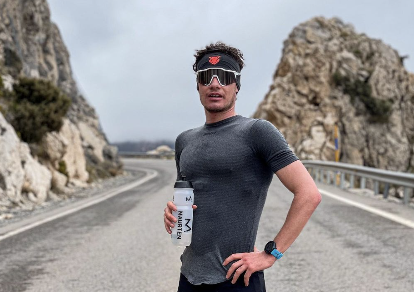 Gustav Iden se está 'machacando' en Sierra Nevada al estilo de su compañero Blummenfelt: esta sesión a pie con series en cuesta es de locos.