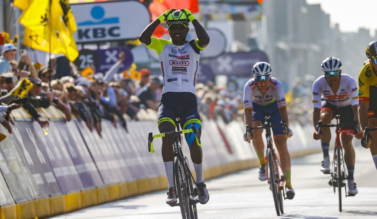 Biniam Girmay triplicará su sueldo tras ganar la Gante Wevelgem.