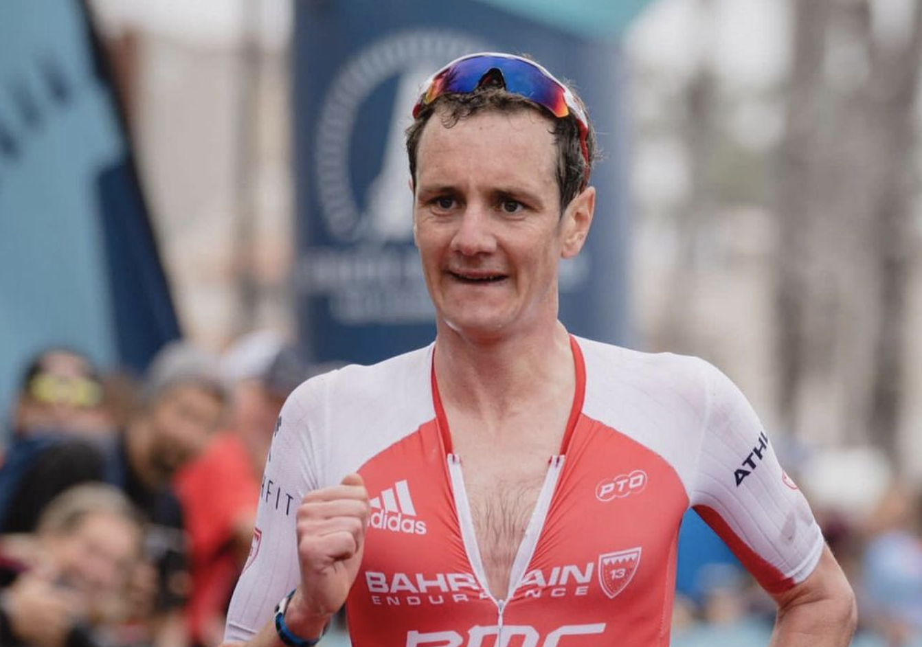 Alistair Brownlee sale a demasiadas revoluciones en IRONMAN y se está quemando
