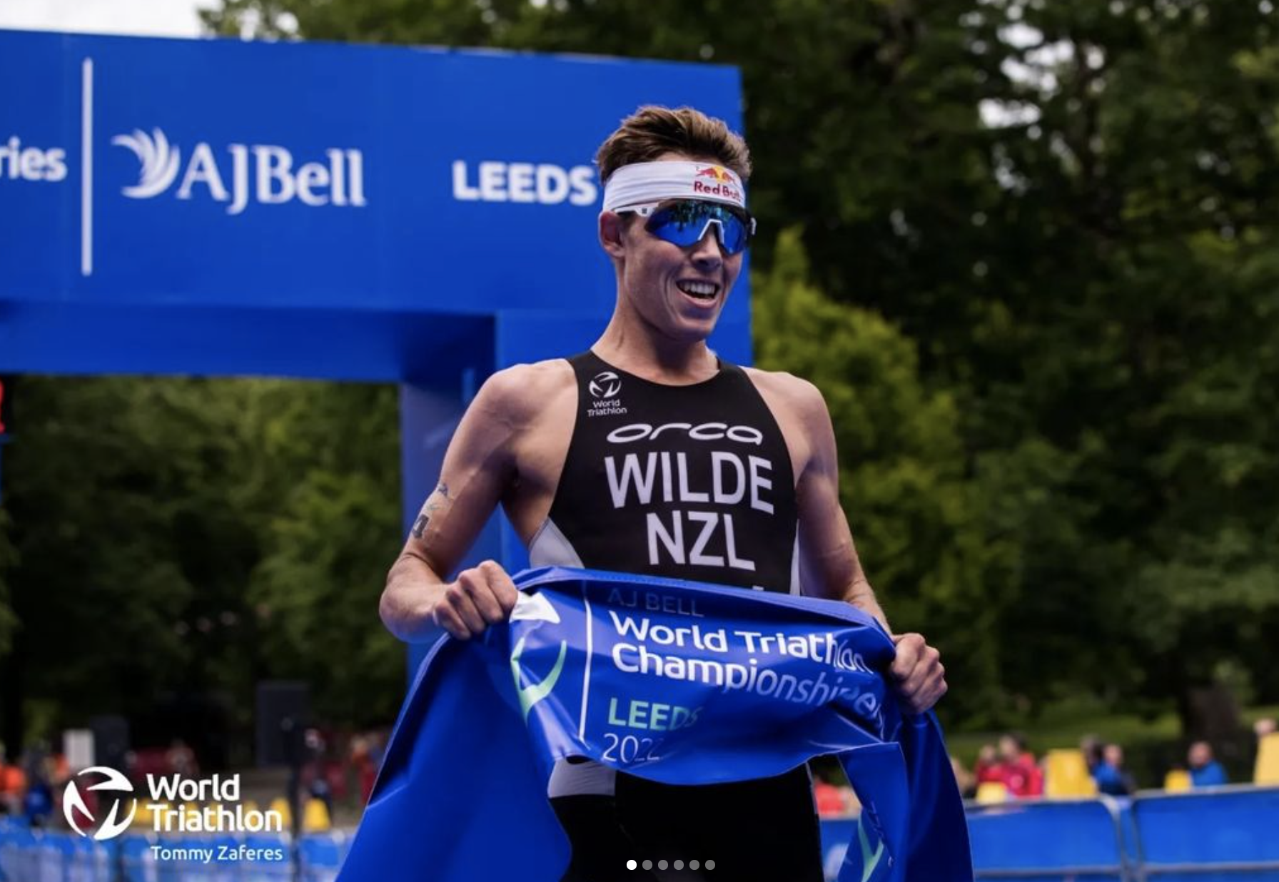Hayden Wilde gana en Leeds... y pide disculpas por la caída de Alex Yee y Jonny Brownlee...