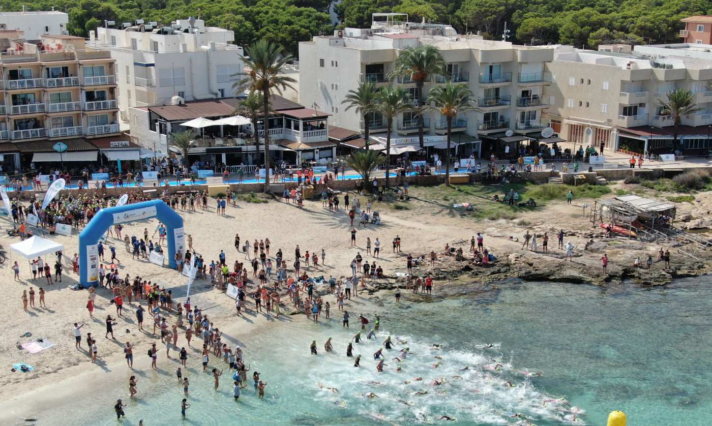 Triatló Illa de Formentera  compite en octubre en el 'paraíso'