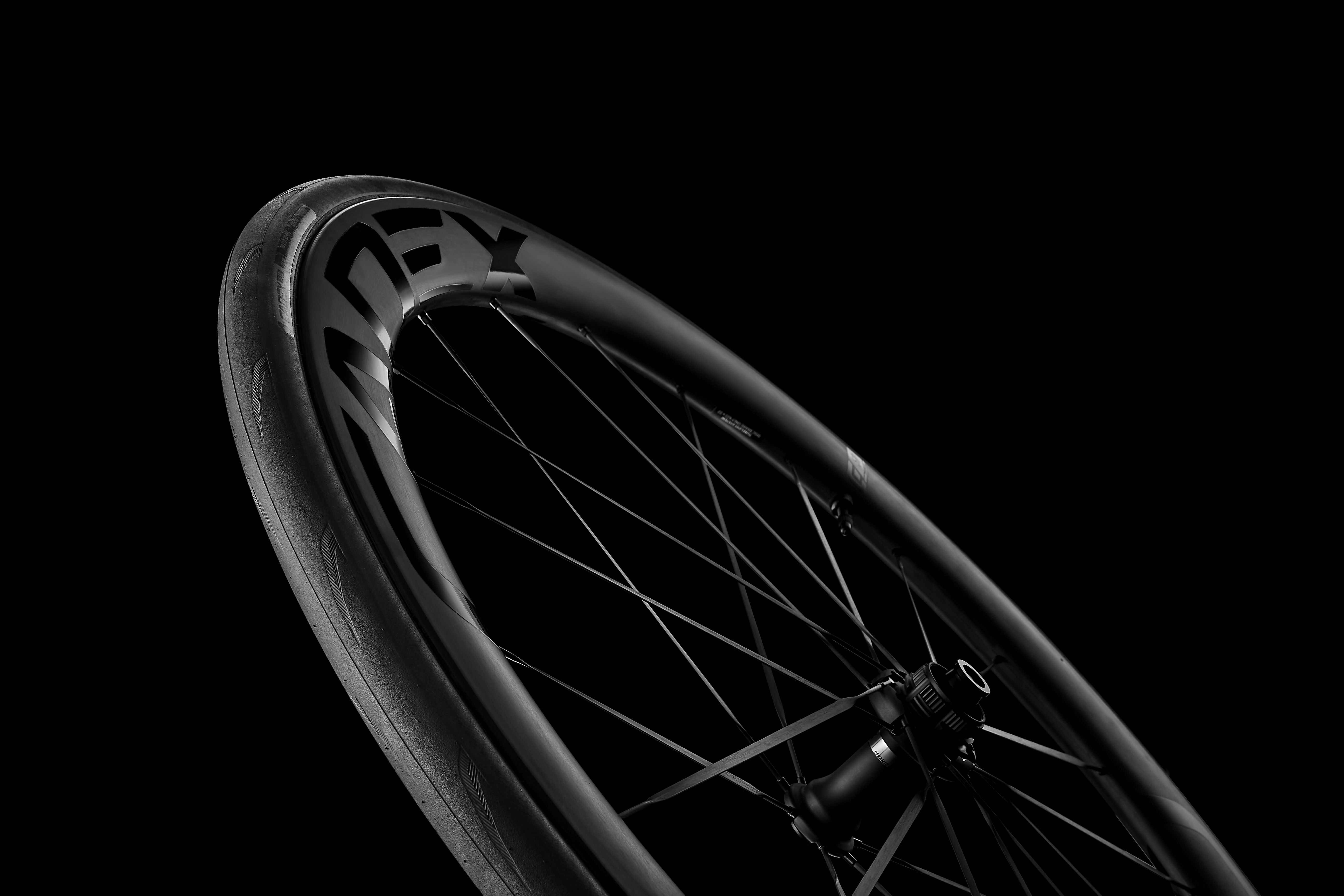 CADEX lanza las nuevas ruedas 50 Ultra Disc y el neumático Aero Tubeless.