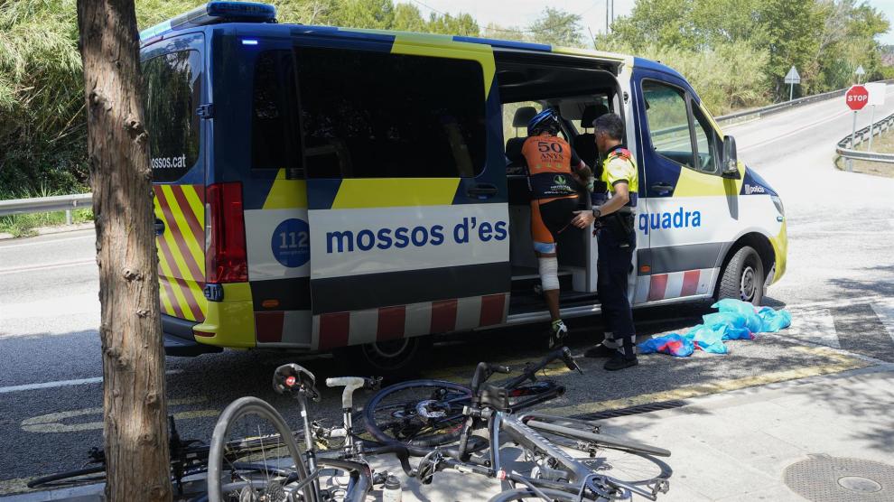 Un coche de frente cambió de carril y se llevó a todos por delante; el coche ni frenó, aceleró.