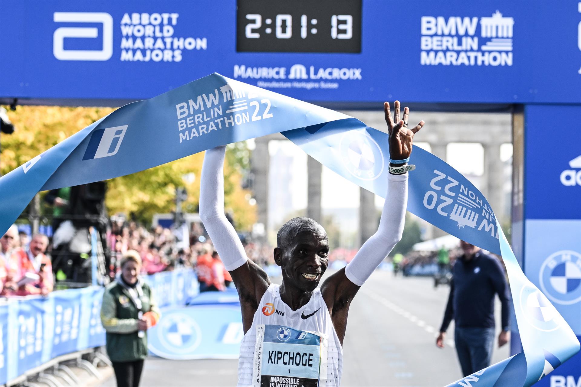 Kipchoge avanza hacia la barrera de las dos horas en maratón.