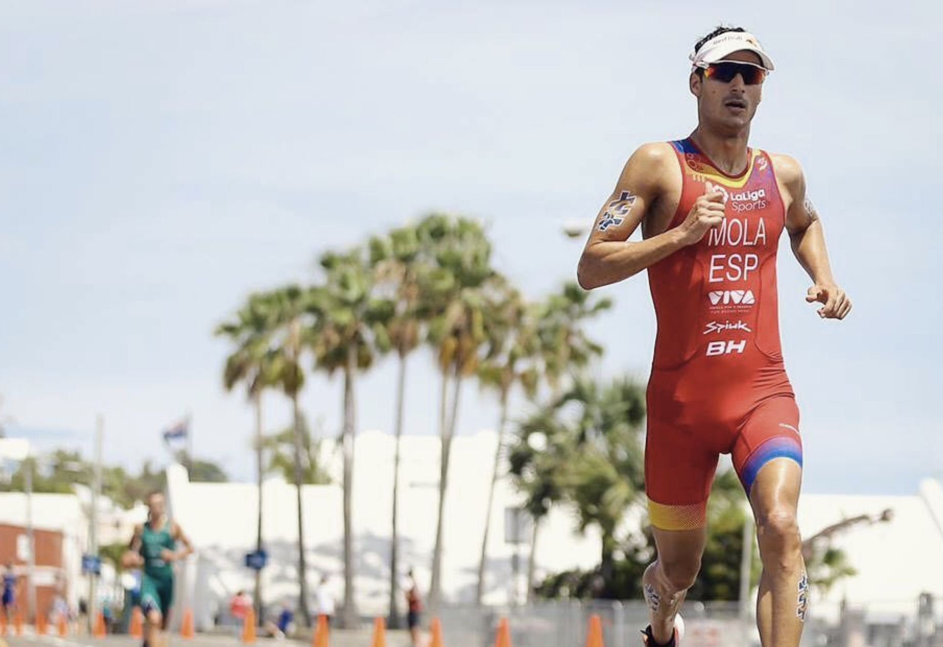 Hoy también se disputa en Cagliari una prueba de las Series Mundiales... 'con un tal Mario Mola' en liza.