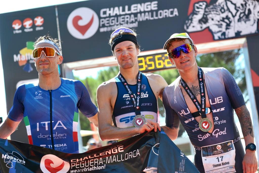 Imogen Simmonds y Jonathan Wayaffe ganan el Challenge Peguera Mallorca.