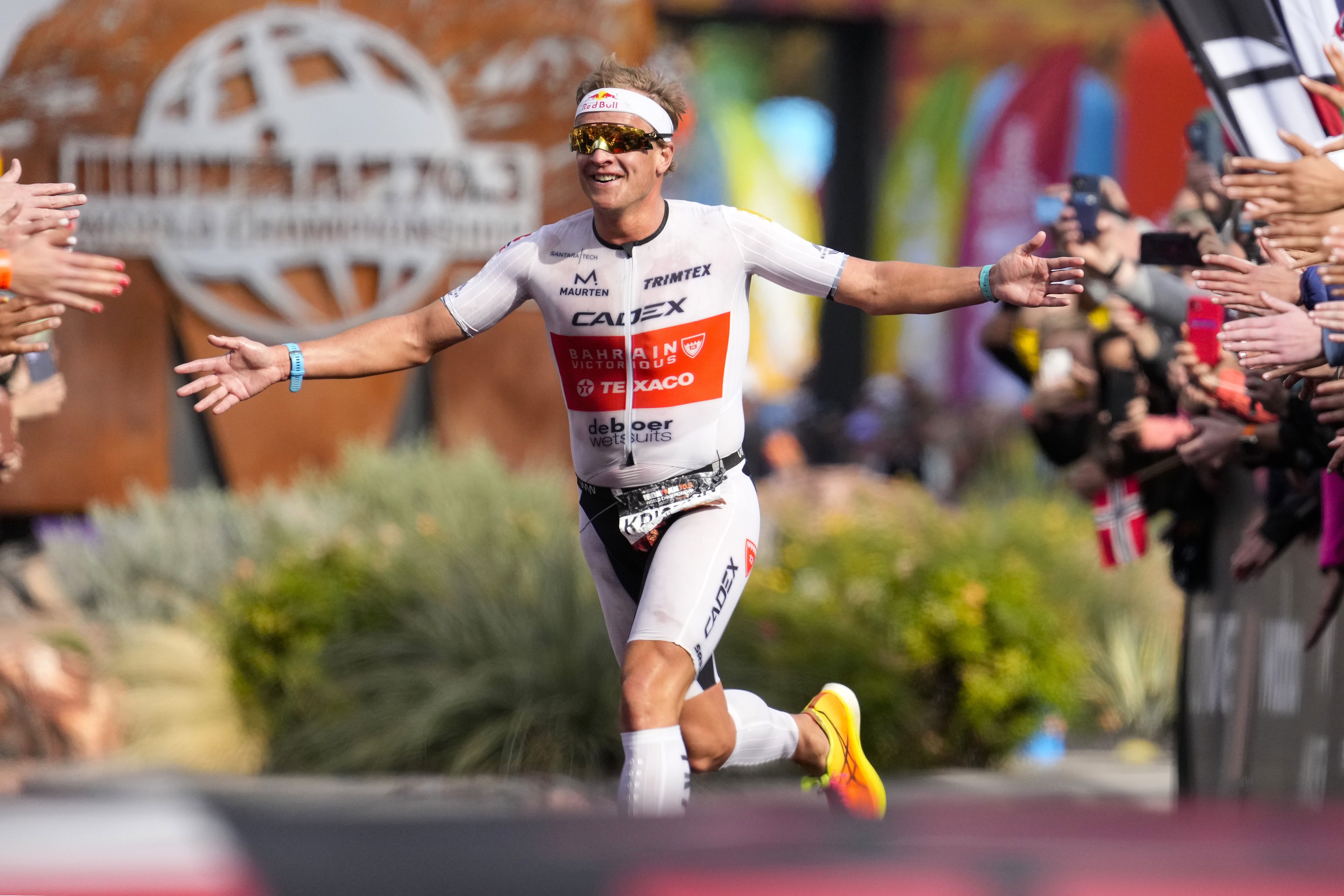 [VÍDEO] Así fue el 'momento selfie' de Blummenfelt en el Mundial 70.3... ¡¡en plena competición!!