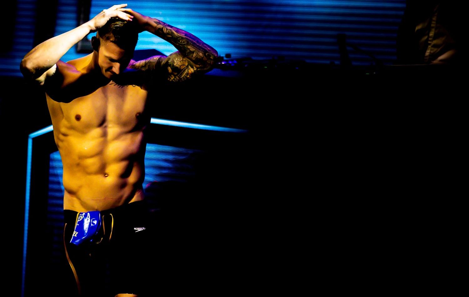 Así entrena el 'core' Caeleb Dressel, el mejor nadador del planeta.