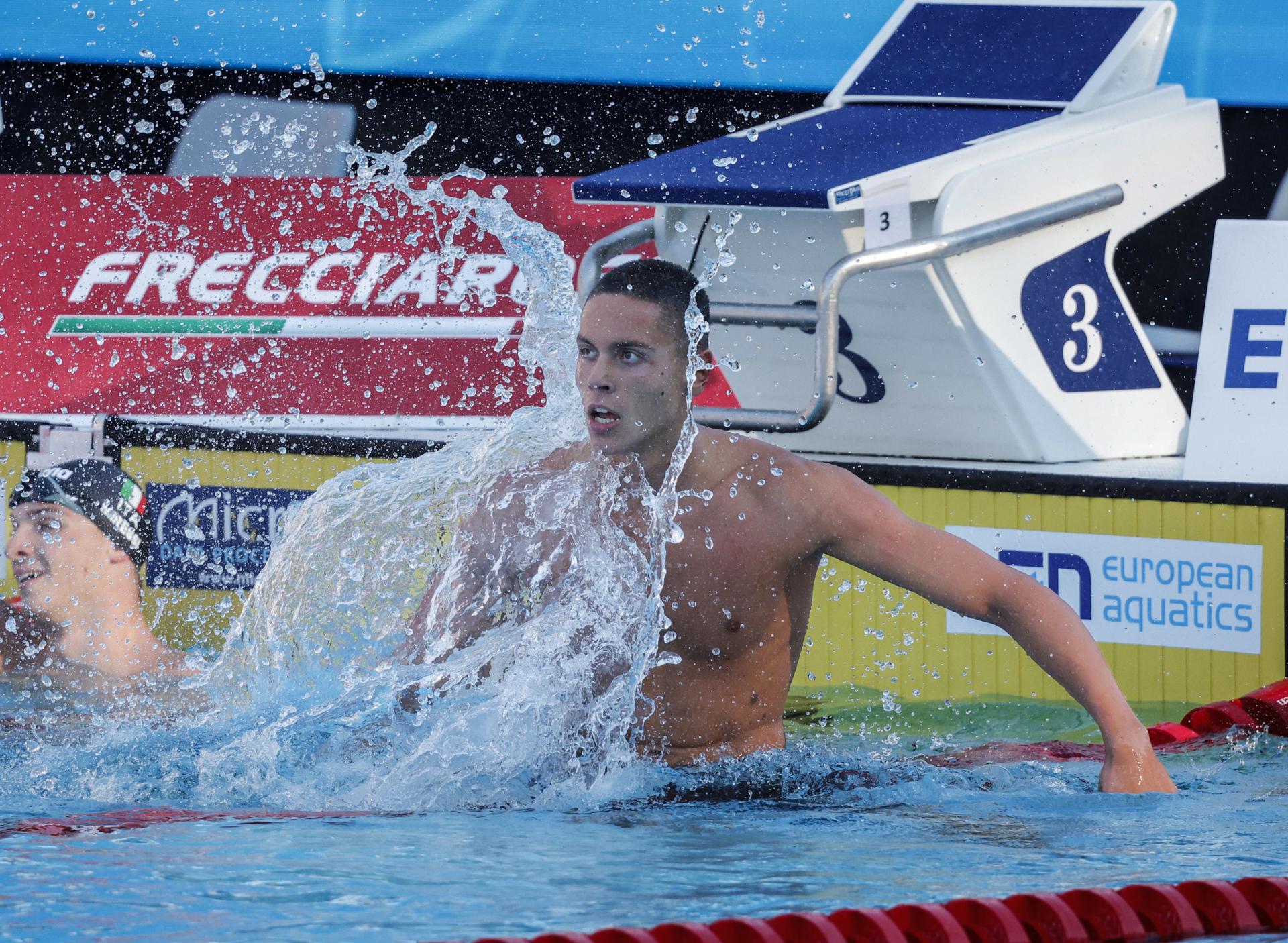 David Popovici, el nuevo %22rey%22 de la natación mundial. David Popovici, el nuevo %22rey%22 de la natación mundial.