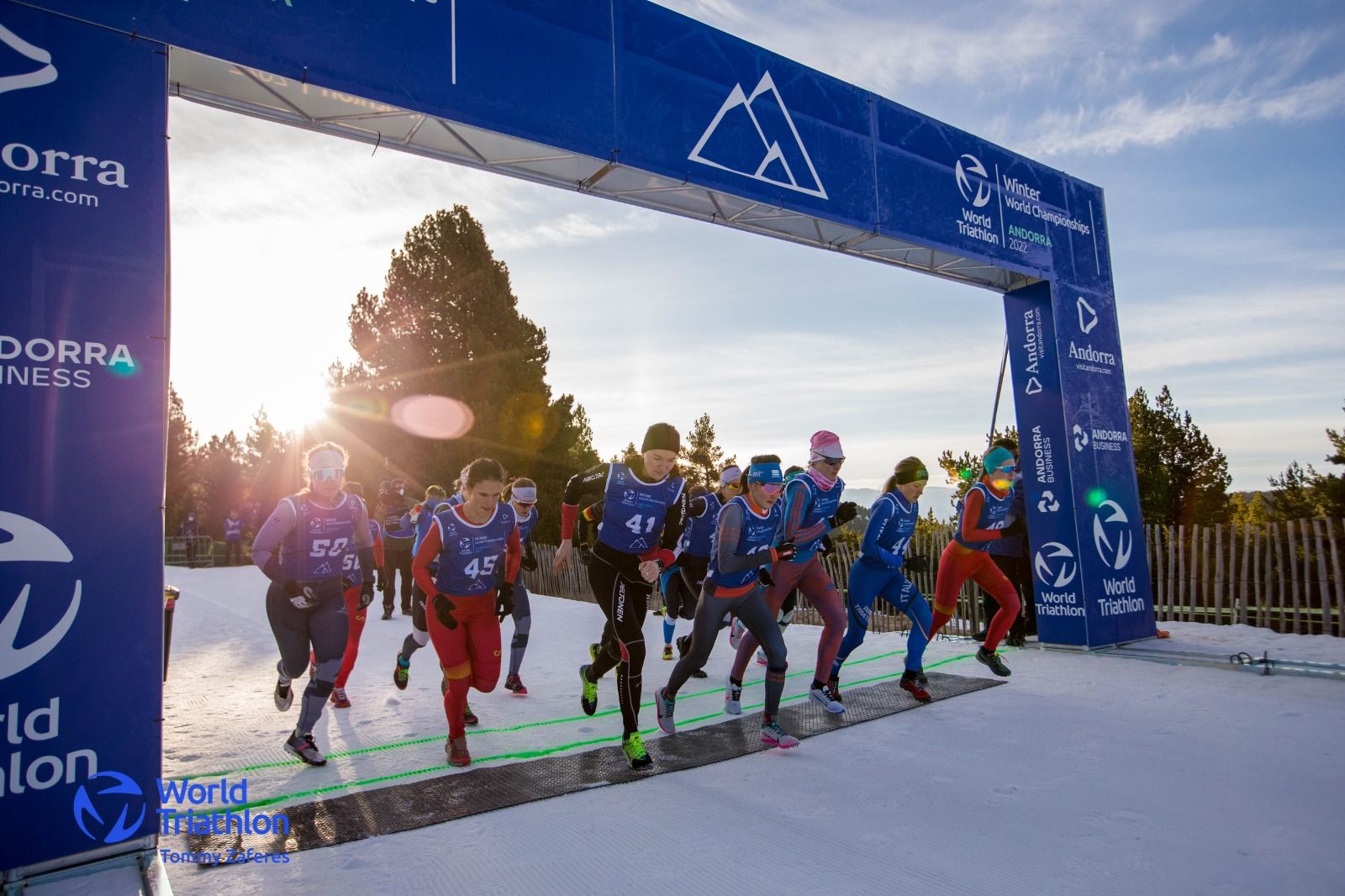 Más de 100 triatletas de 12 países en el Europeo de Triatlón de invierno de Andorra.