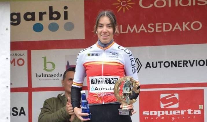 Muere la ciclista profesional Estela Domínguez arrollada por un camión