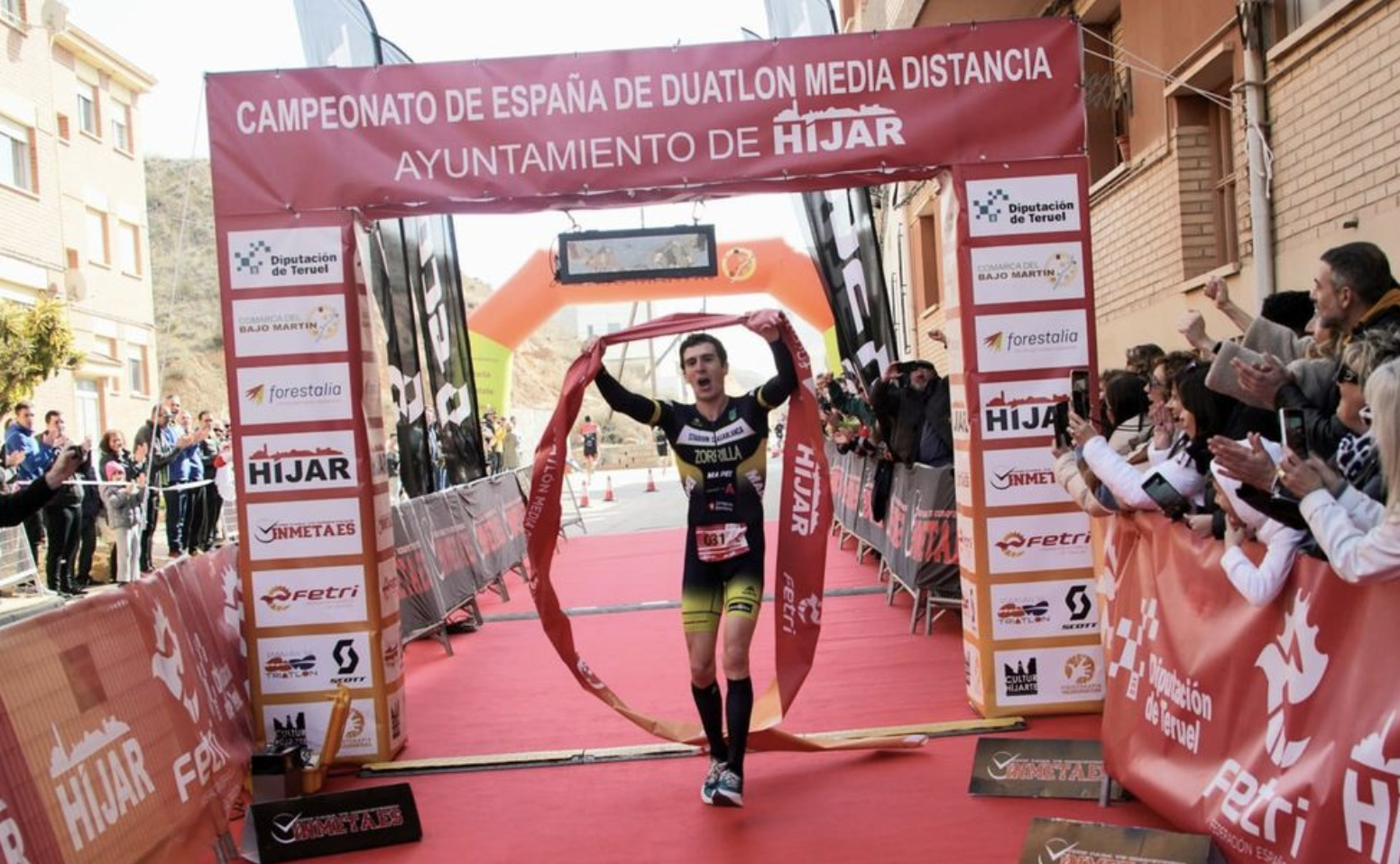 En verano un conductor ebrio y drogado casi le mata... este domingo vuelve a ser campeón de España.