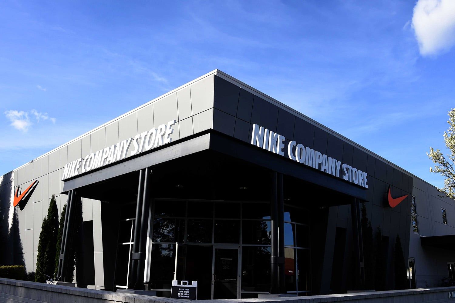 500 dólares para fundar Nike.