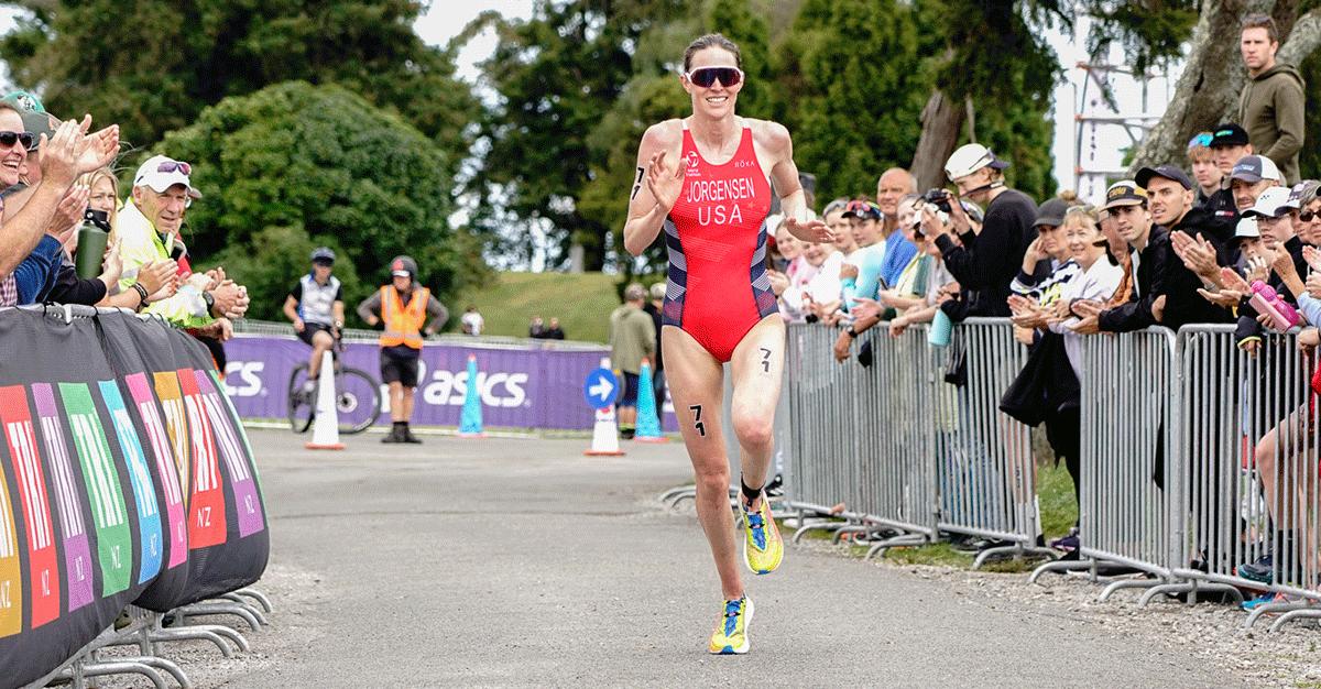 Gwen Jorgensen se sube al podio en su regreso a la competición ITU.