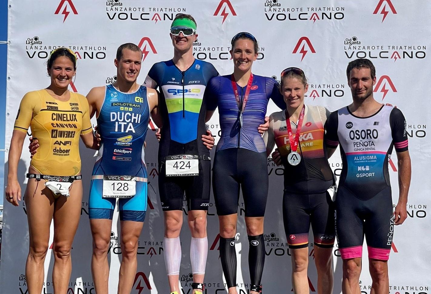 Sara Pérez, plata en el Club La Santa Volcano Triathlon 2023; Pello Osoro se lleva el bronce