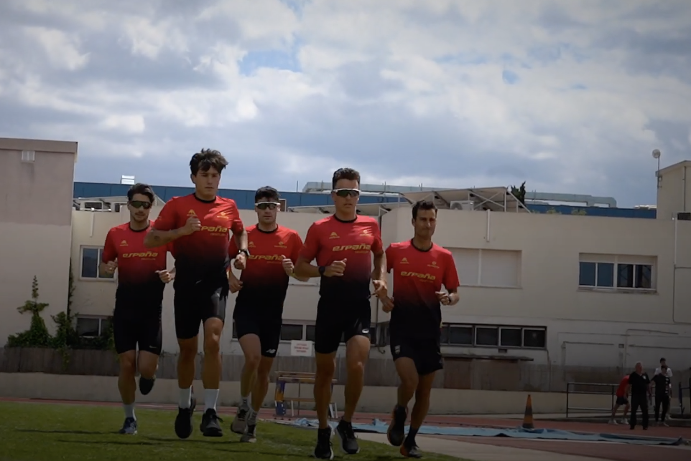 [VÍDEO] Mario Mola... %22Se trata de entrenar, descansar, comer... así día tras día%22
