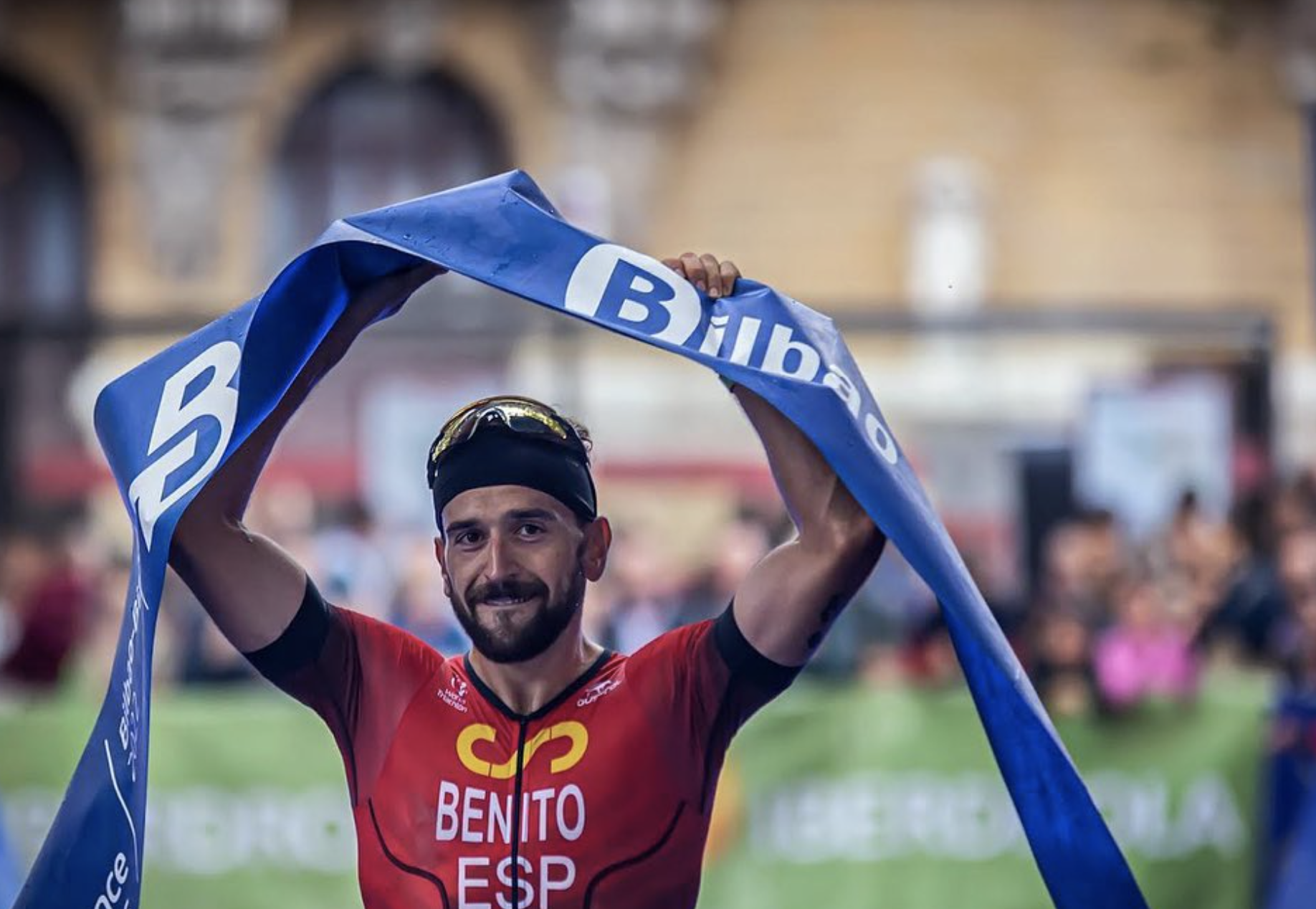 Antonio Benito es policía y, en sus ratos libres, triatleta.