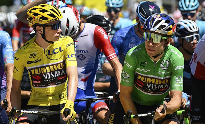 Jonas Vingegaard y Wout Van Aert, con cascos Lazer, en una imagen del pasado Tour de Francia