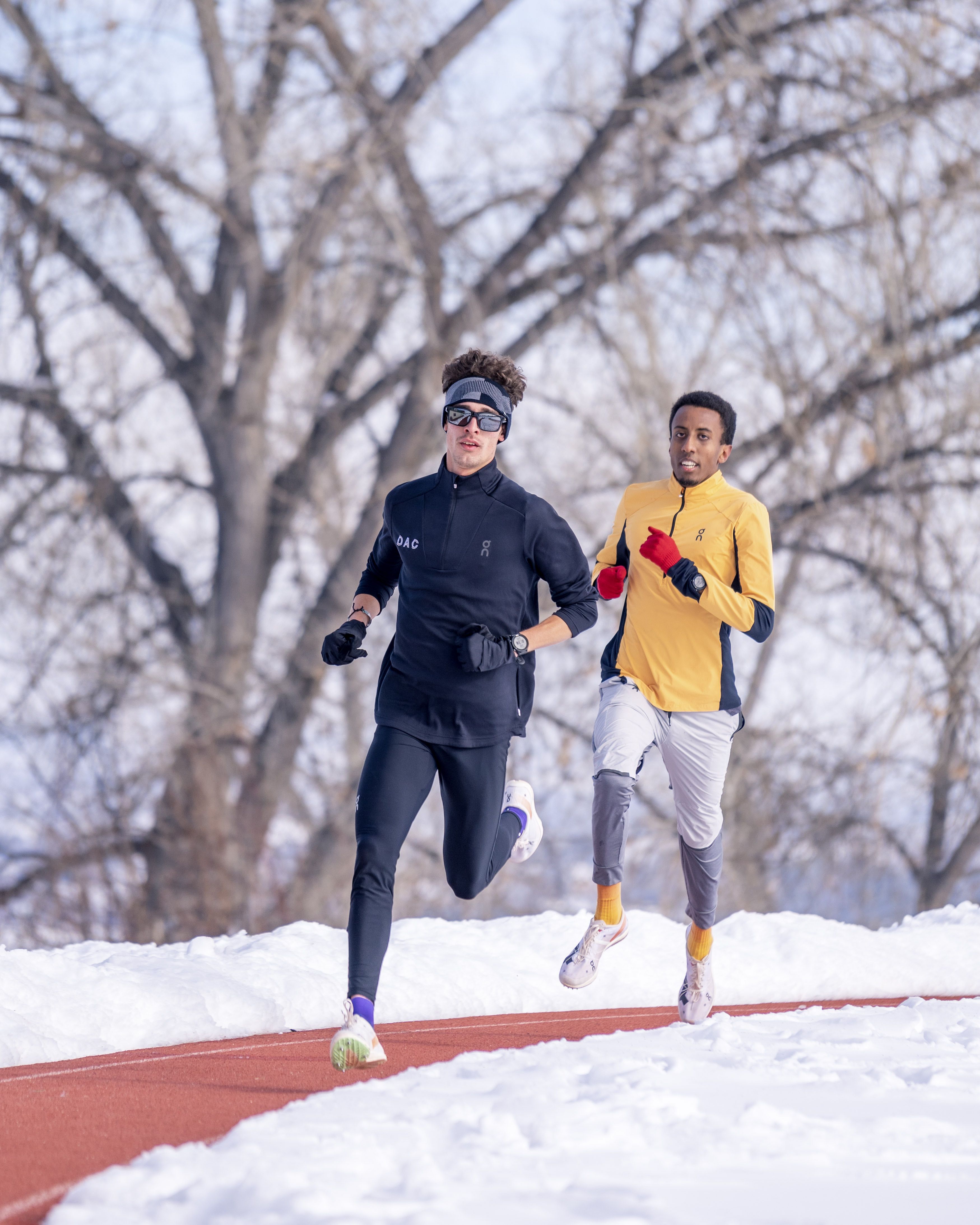 Mario García Romo, de series con Yared Nuguse, el plusmarquista americano de los 1500 metros (3:29.02), otro de los grandes talentos del OAC. ON RUNNING Mario García Romo, de series con Yared Nuguse, el plusmarquista americano de los 1500 metros (3:29.02), otro de los grandes talentos del OAC. ON RUNNING