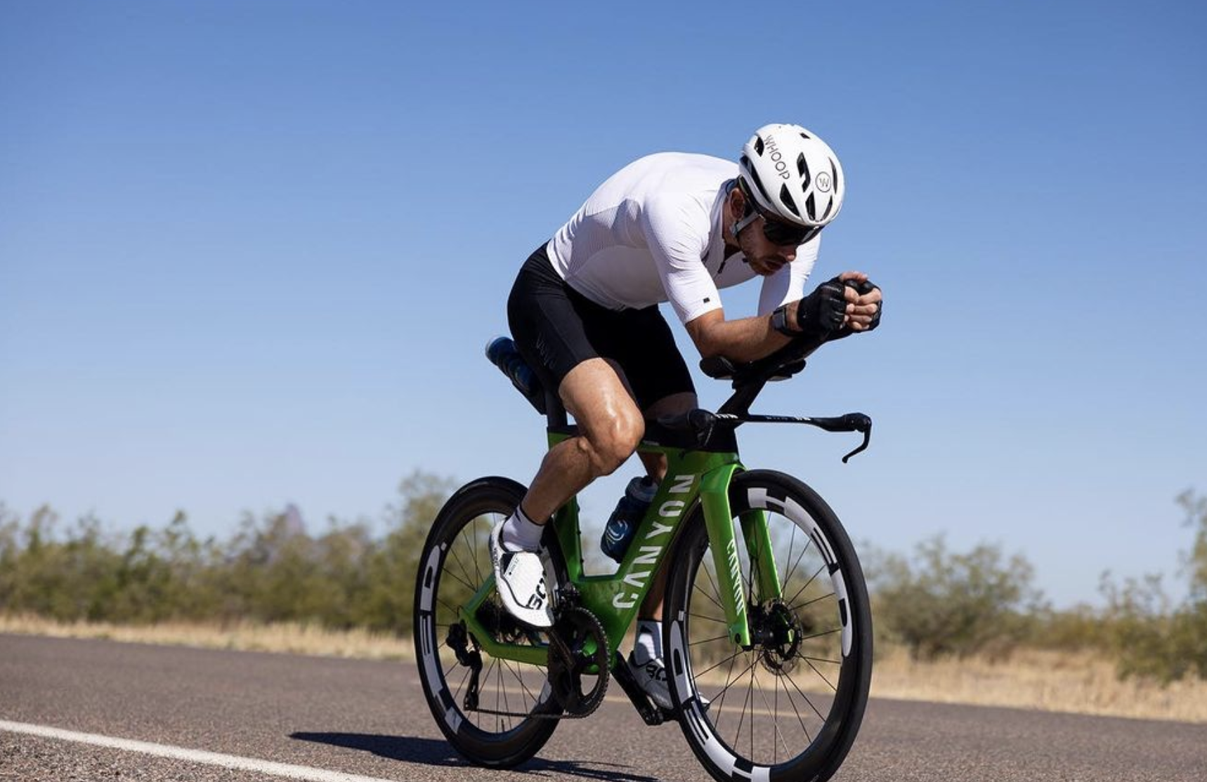 El juez me descalifica por pisar la línea central.