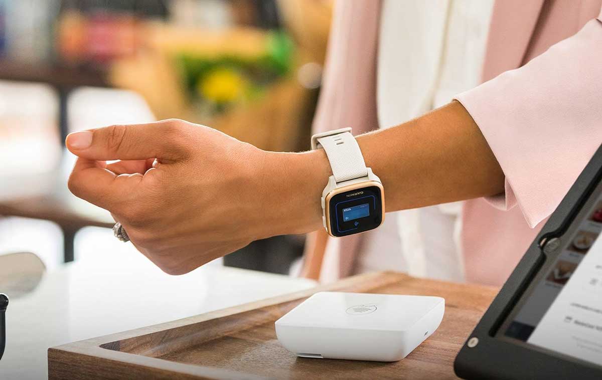 Solo tienes que acercar tu Garmin Venu Sq Music al datáfono para pagar cómodamente