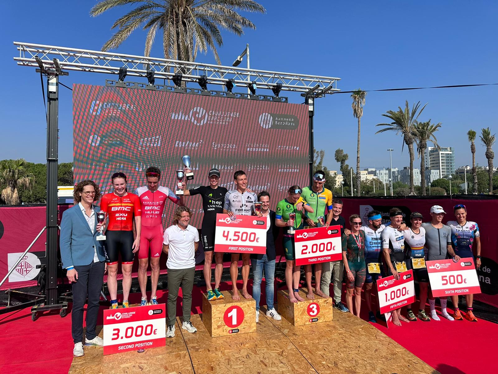 Youri Keulen e Imogen Simmonds, ganadores del Challenge Barcelona Triathlon 2023.