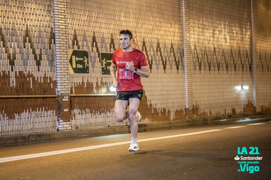 Javier Gómez Noya gana el Medio Maratón de Vigo.