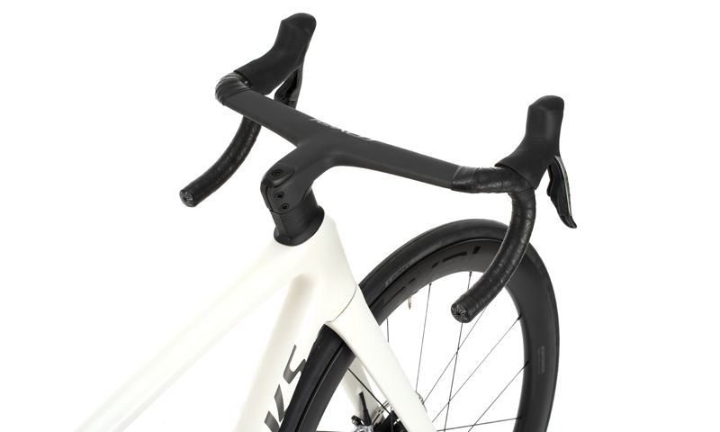 El nuevo Cockpit de carbono cifra su ventaja en 4 w