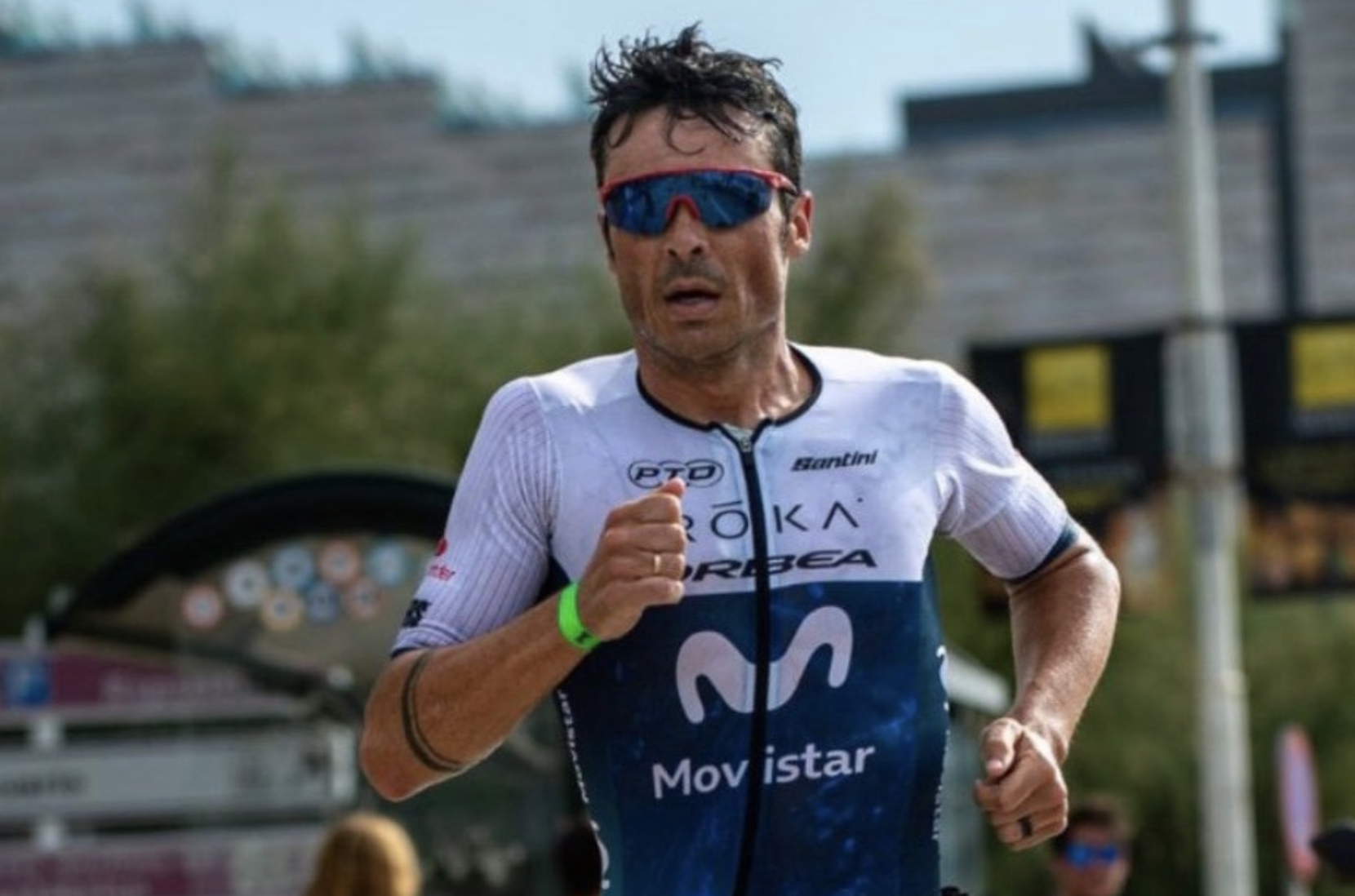 Gómez Noya, descalificado en su estreno en 2024 en el Tauranga Half Triathlon.