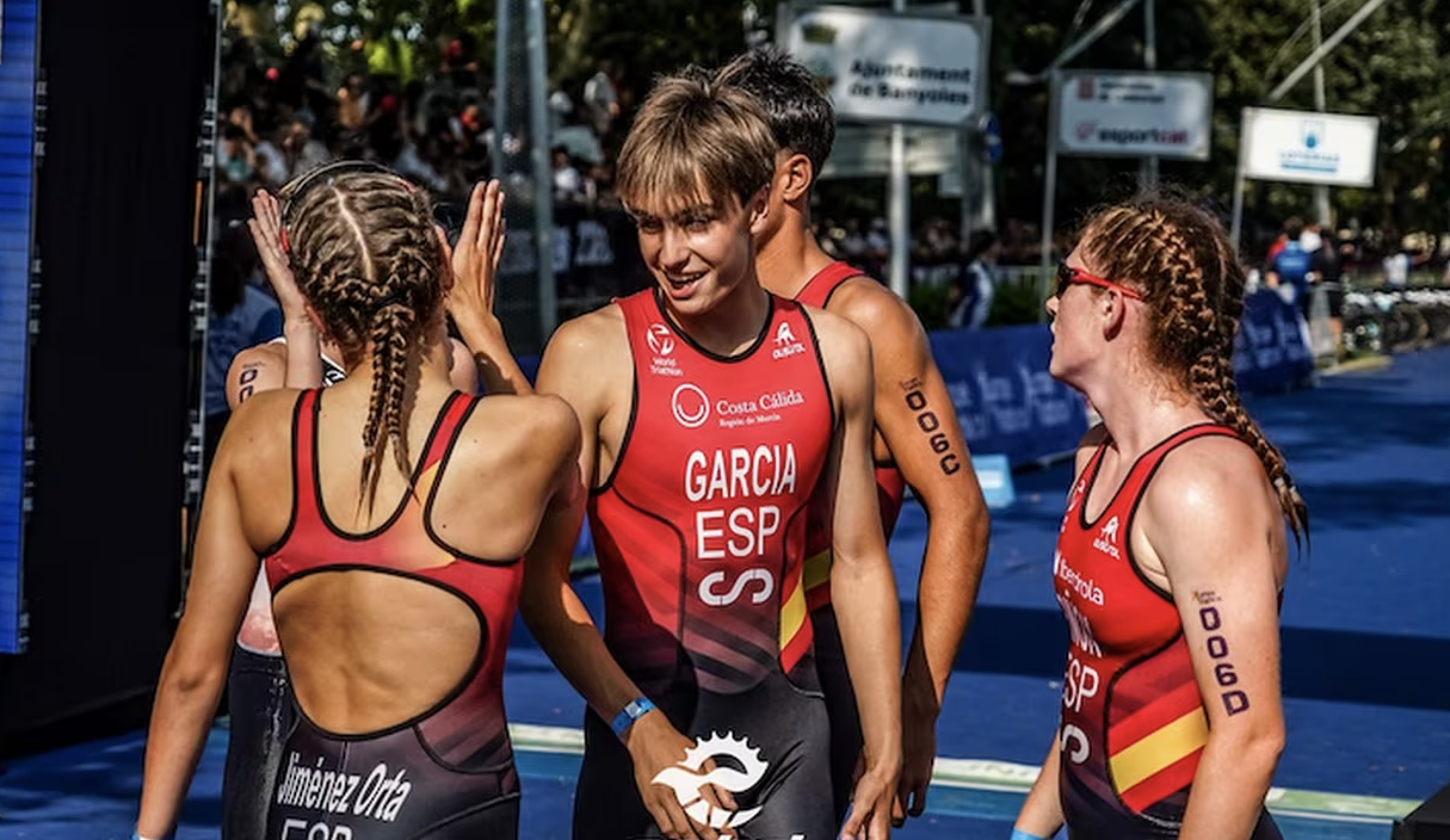 Lucas García Picón, campeón del mundo júnior, en la UCI tras chocar contra un coche.