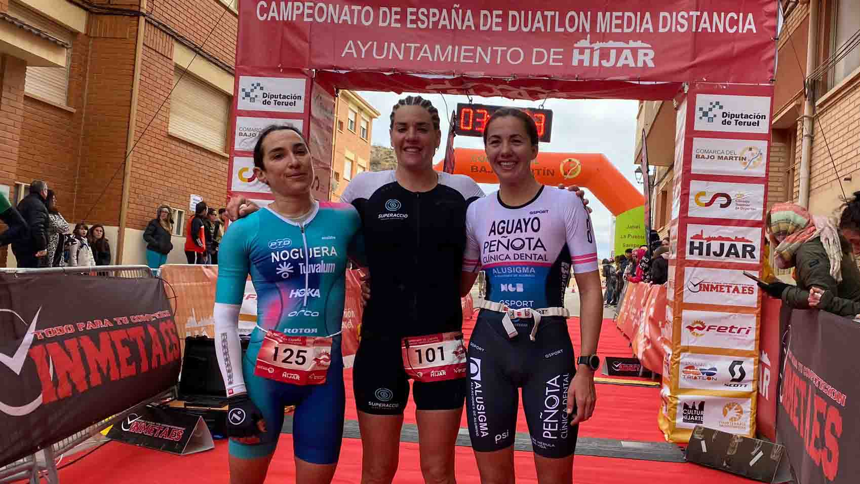 podium femenino Hijar 24 meta