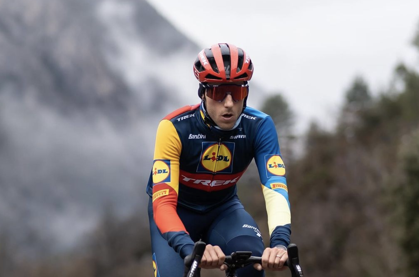 Casi 2.000 km y más de 40.000 m de desnivel  la concentración en el Teide de Carlos Verona.