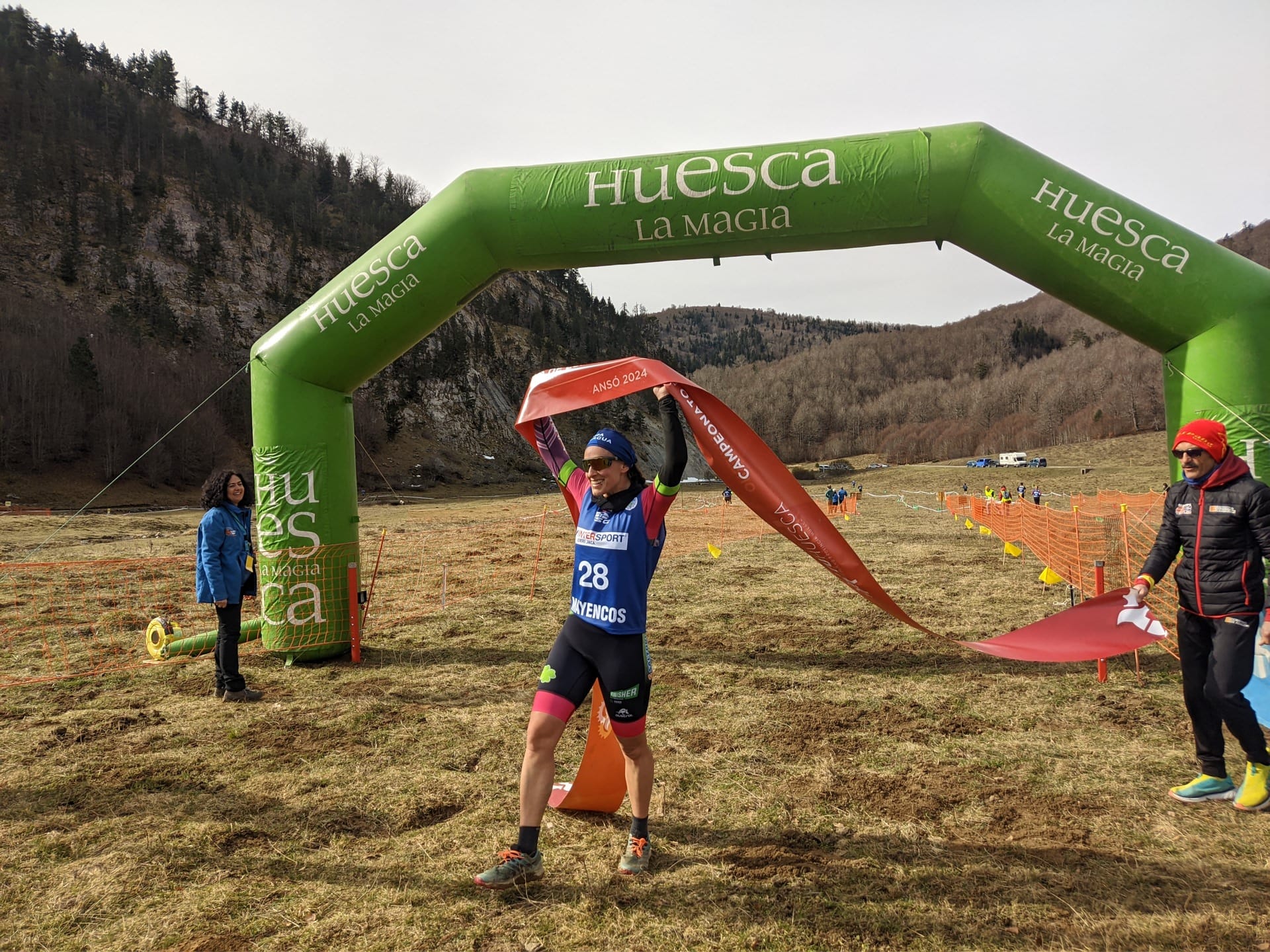 Enara Oronoz y Pello Osoro ganan el Campeonato de España de Triatlón de Invierno en Ansó.