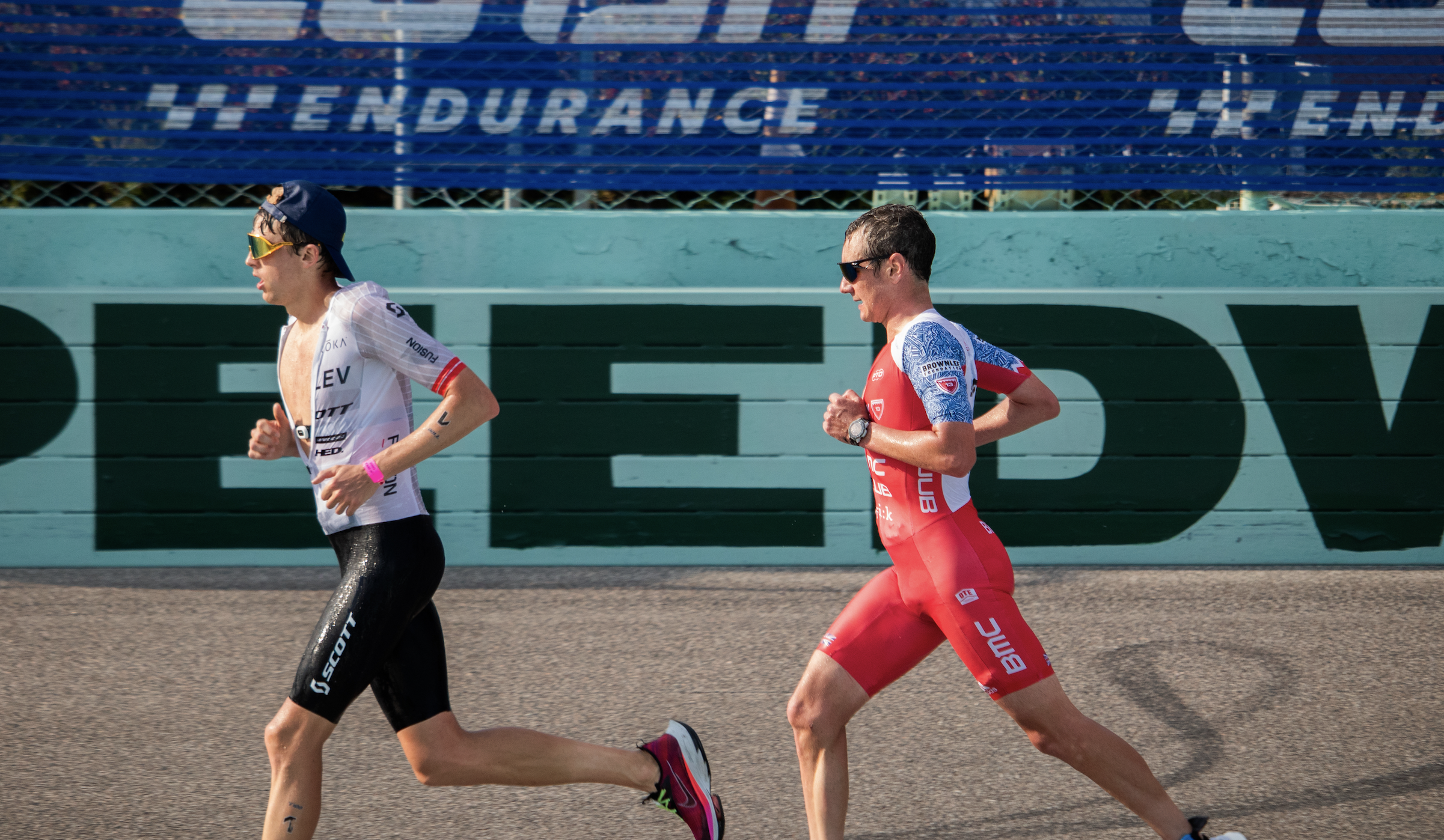 El campeón del T100 Triathlon World Tour de Miami revela su estrategia y cómo manejó la carrera.