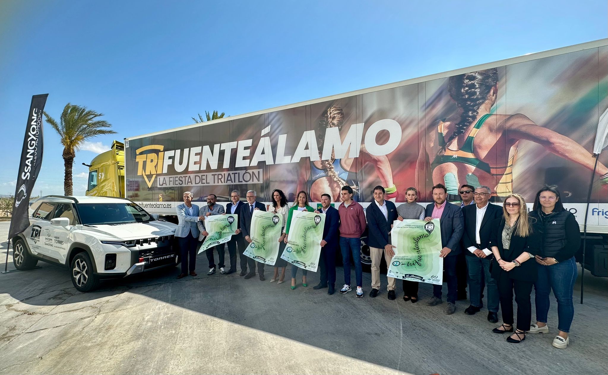 Foto de familia presentación 32 Trifuenteálamo 02 Foto de familia presentación 32 Trifuenteálamo 02