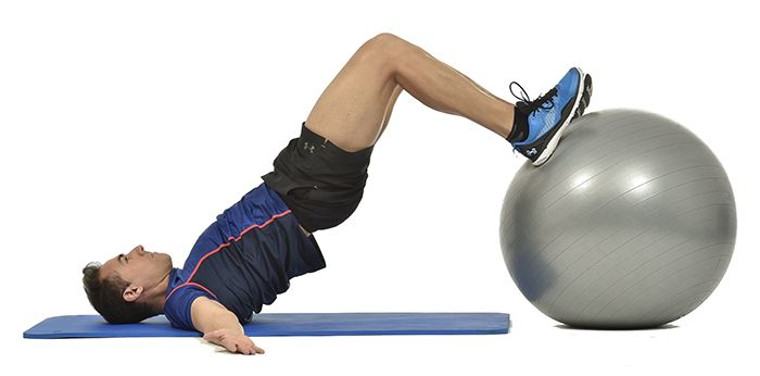 Curl femoral con el fitnessball