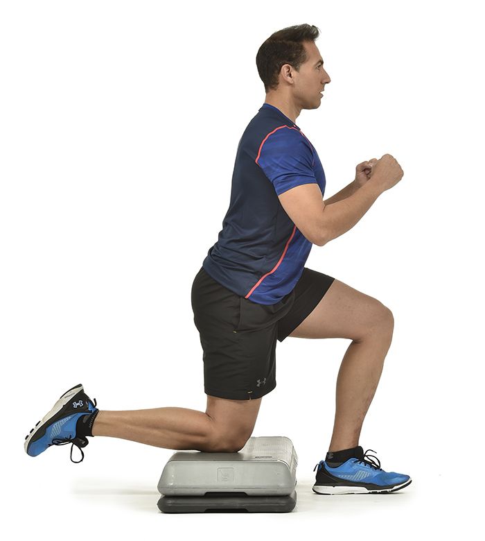 Squat unipodal a tocar el step. 
