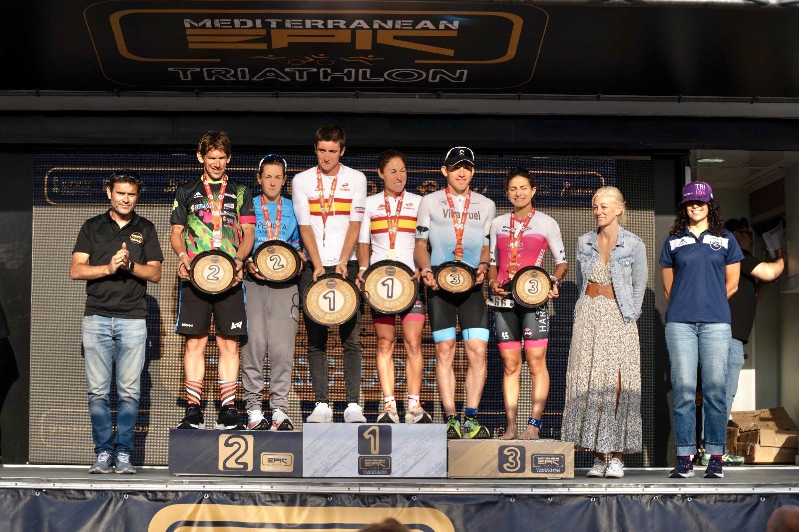 Judith Corachán y Paco de la Paz se proclaman campeones de España de Triatlón LD.