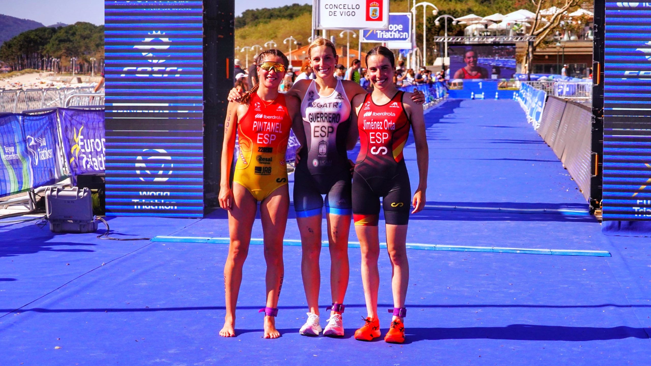 La Triarmada femenina domina la Copa de Europa de Triatlón en Vigo.