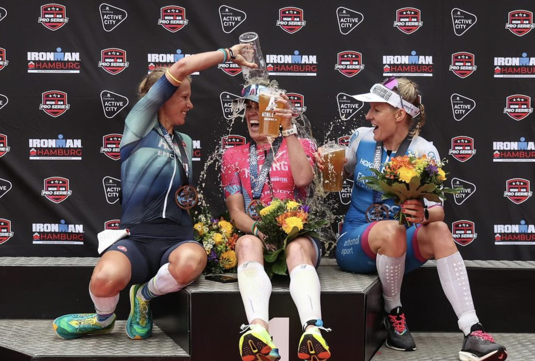 Cuando ganas un IRONMAN... y no puedes ponerte de pie en el podio.