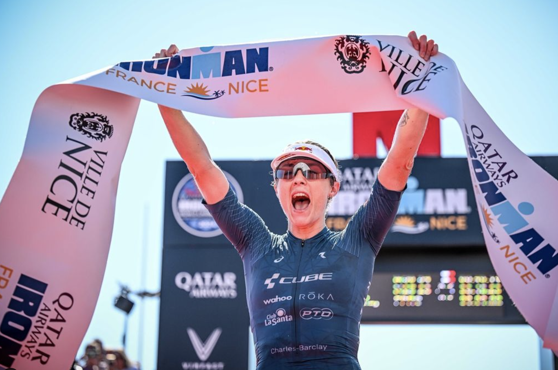 Lucy Charles arrasa en el IRONMAN de Niza.