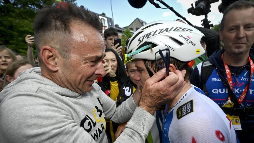El padre de Remco Evenepoel termina el IRONMAN de Niza.