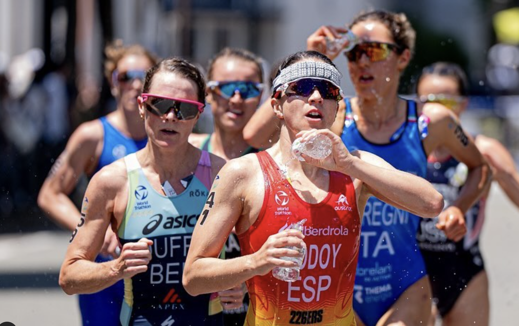 La triatleta barcelonesa carga duramente contra la organización.