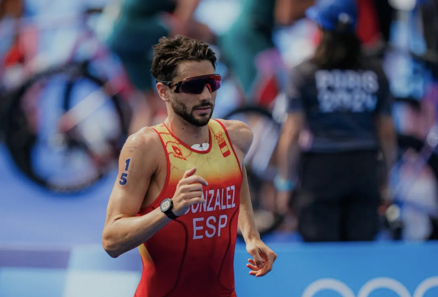 Alberto González se queda con lo bueno.